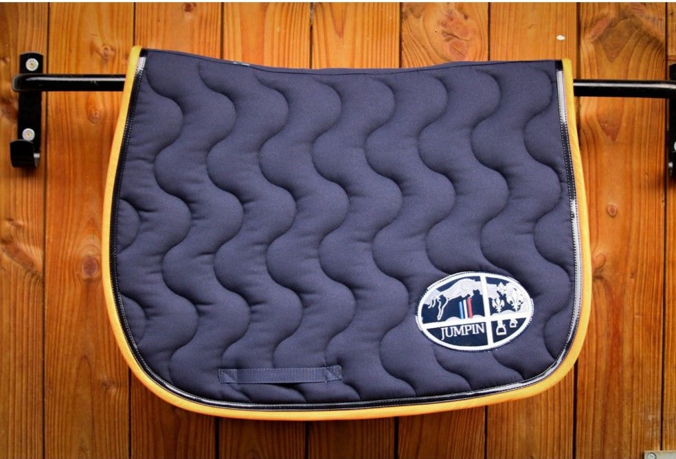 JUMP'IN - Tapis Ecusson Made In France - Bleu Lagon/Marine - Pony Power